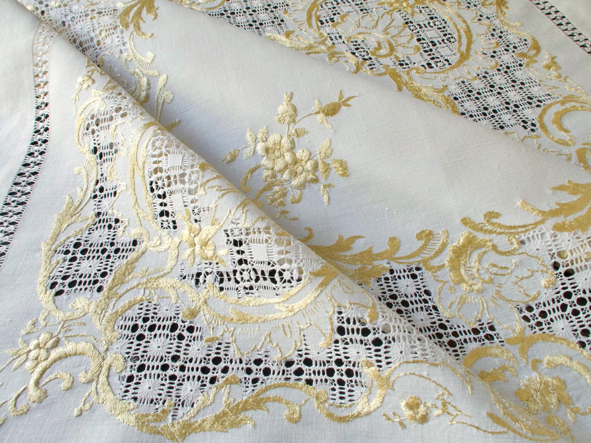 Vintage Silk Society Embroidery Square Tablecloth Topper 28"