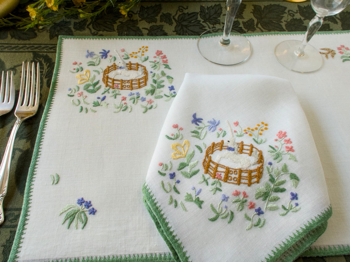 Hunt of the Unicorn Vintage Rapisardi 16pc Placemat Set for 8