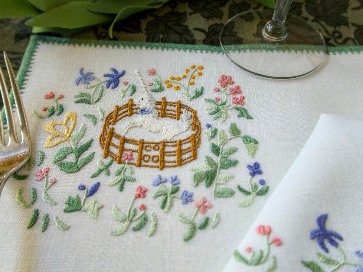 Hunt of the Unicorn Vintage Rapisardi 16pc Placemat Set for 8