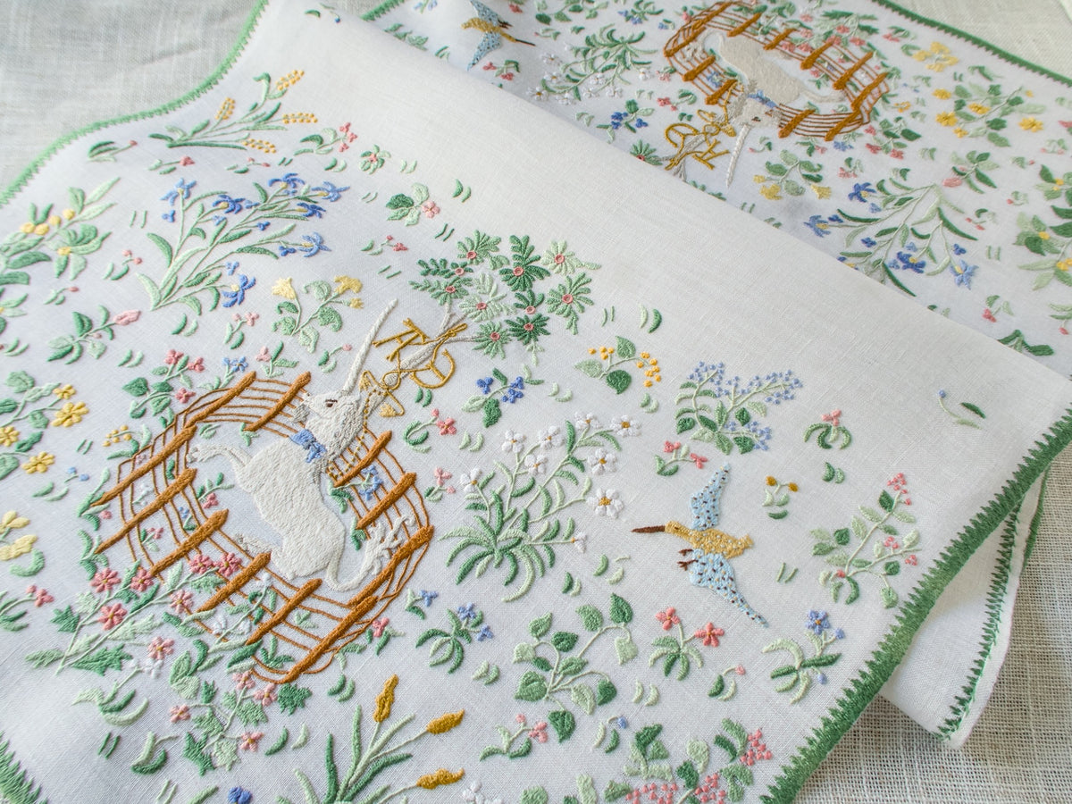 The Unicorn Tapestries Vintage Rapisardi 25pc Placemat Set for 12