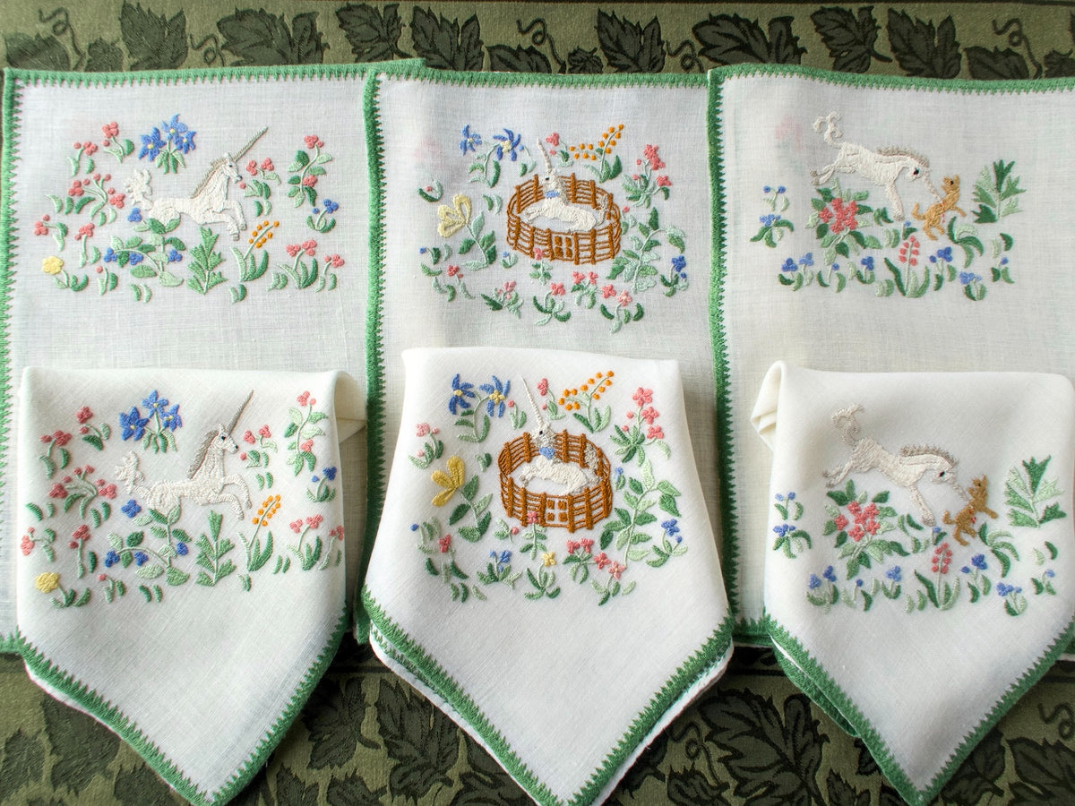 The Unicorn Tapestries Vintage Rapisardi 25pc Placemat Set for 12