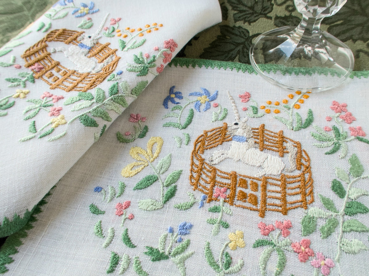 The Unicorn Tapestries Vintage Rapisardi 25pc Placemat Set for 12