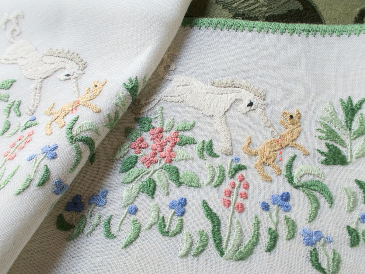 The Unicorn Tapestries Vintage Rapisardi 25pc Placemat Set for 12