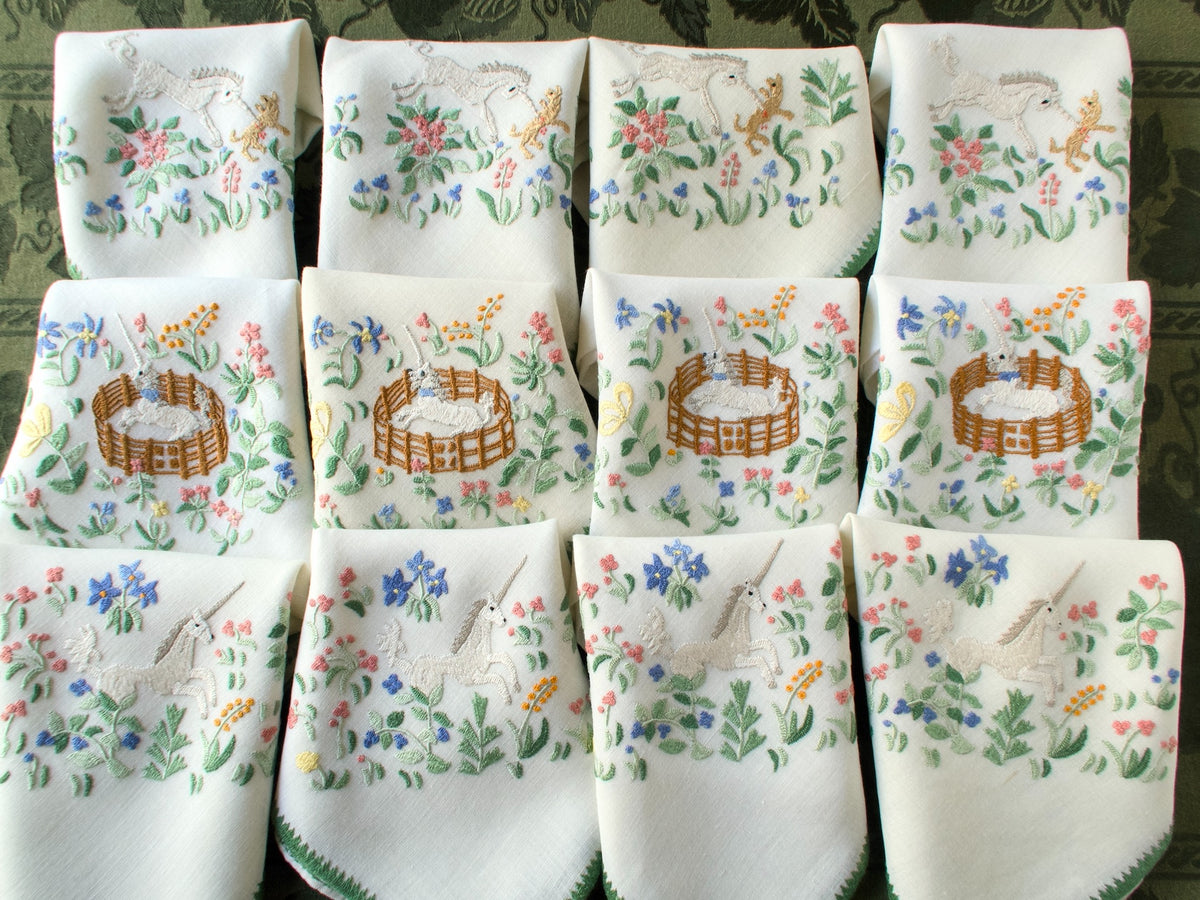 The Unicorn Tapestries Vintage Rapisardi 25pc Placemat Set for 12