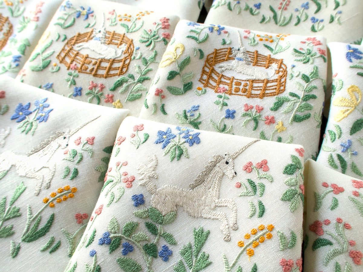 The Unicorn Tapestries Vintage Rapisardi 25pc Placemat Set for 12