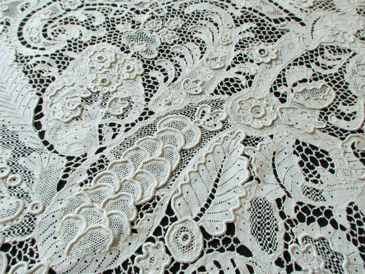 Superb Antique Italian Point Venise Round Tablecloth 66&quot;
