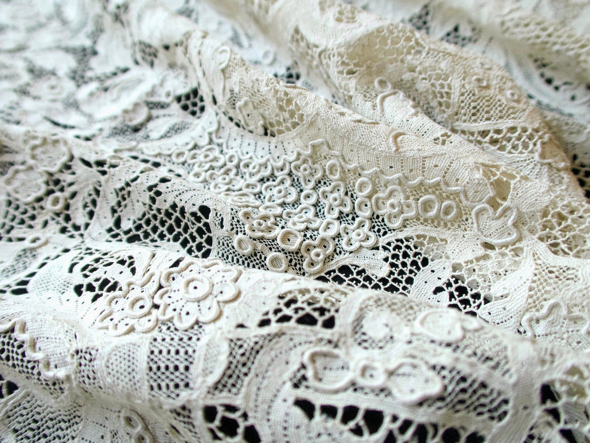 Superb Antique Italian Point Venise Round Tablecloth 66&quot;