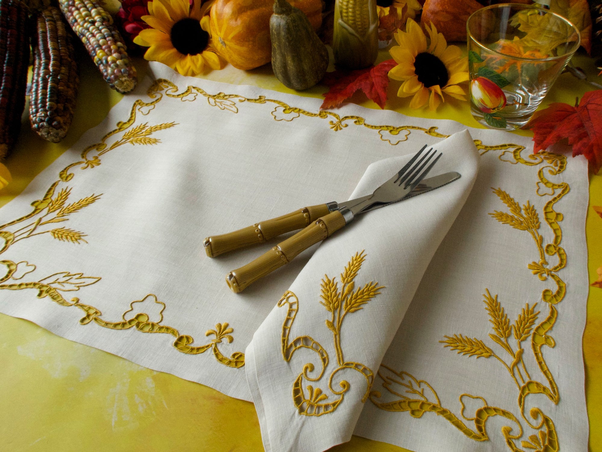 Golden Wheat Vintage Madeira 16pc Linen Placemat Set for 8