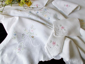 Pastel Florals Vintage Madeira 64x102" Tablecloth & 12 Napkins