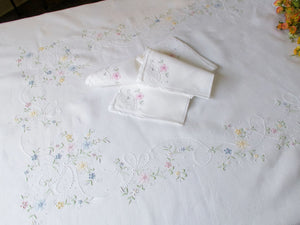 Pastel Florals Vintage Madeira 64x102" Tablecloth & 12 Napkins