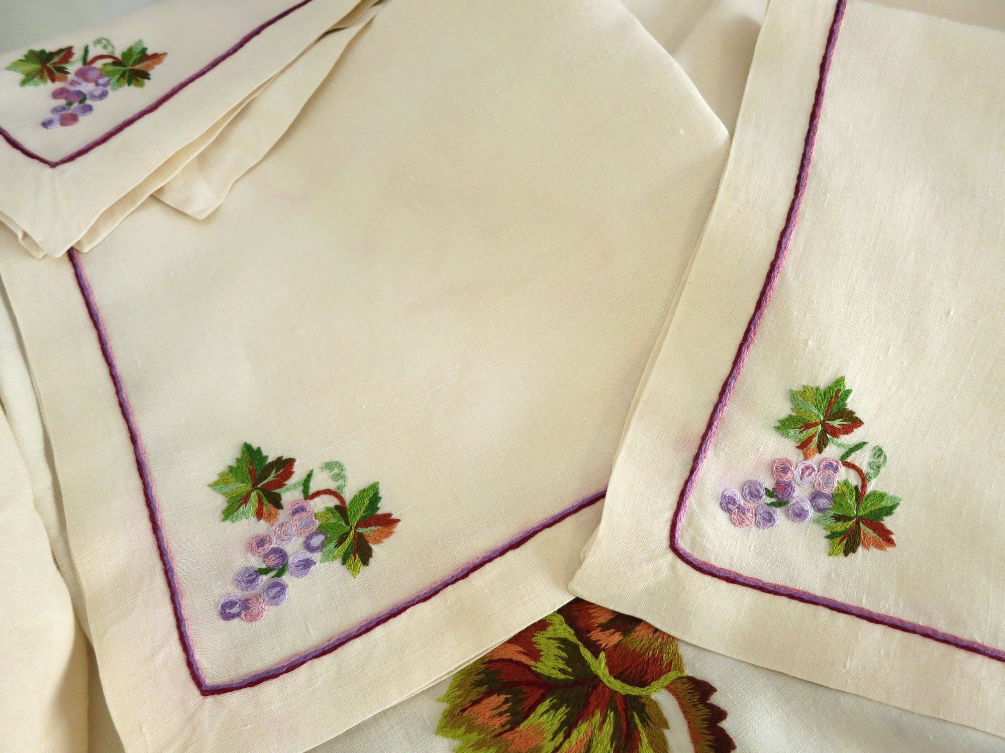 French Wine Country D Porthault Tablecloth 70x122" & 12 Napkins
