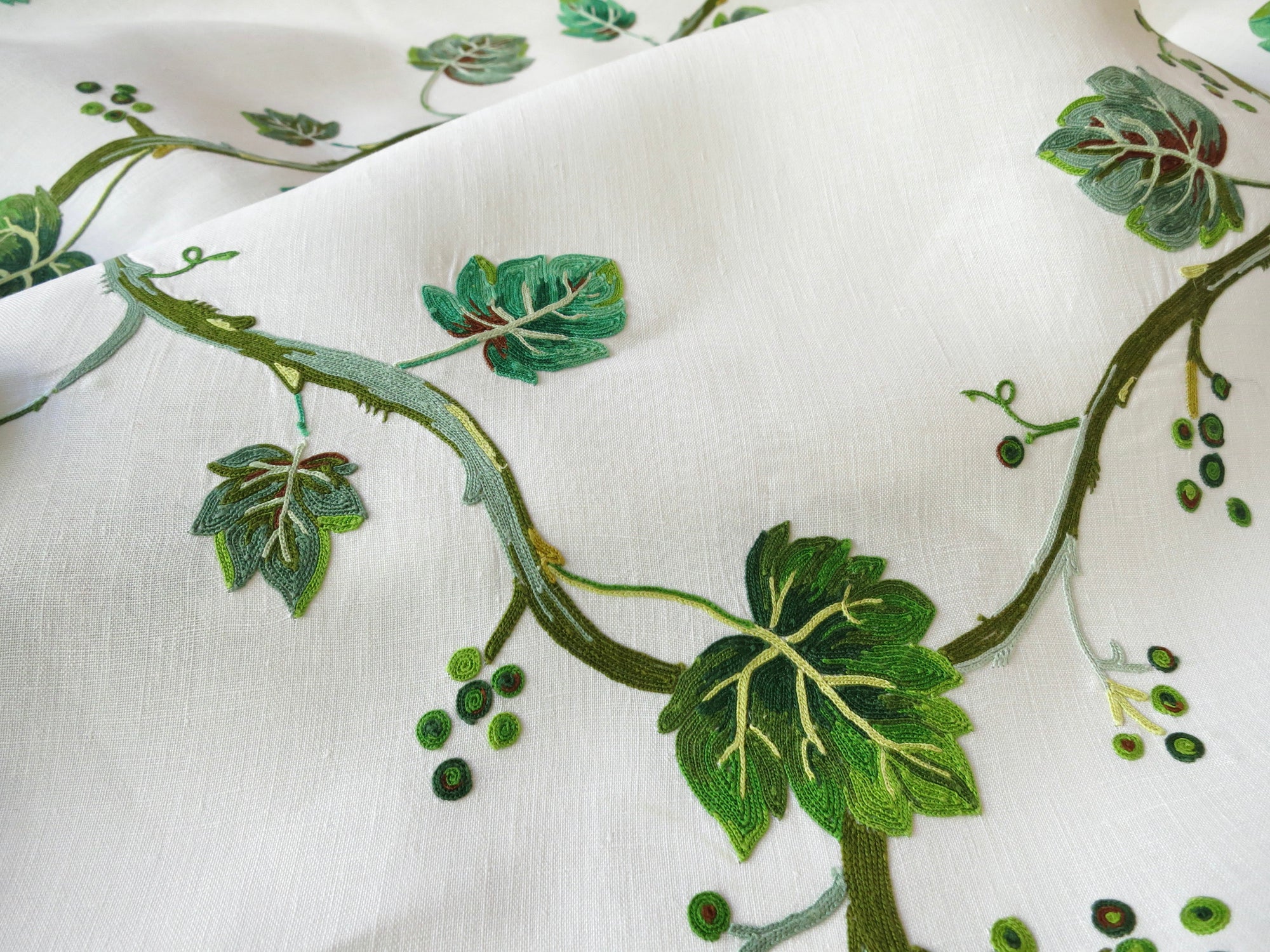 Vining Leaves Vintage D Porthault Beauvais Embroidery 72" Round Tablecloth & Napkins