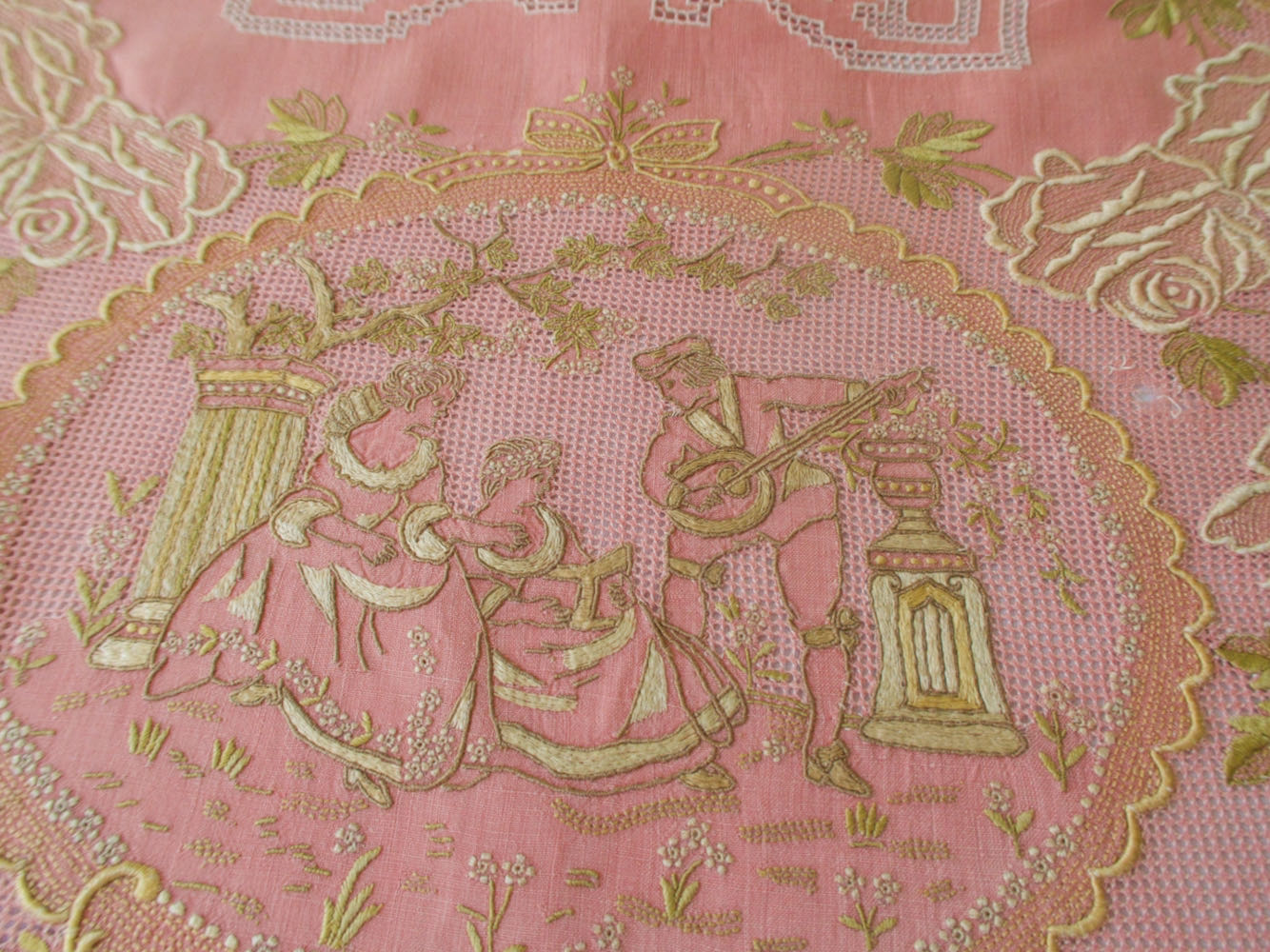 Romantic Pink Appenzell Embroidered Tablecloth 6 Napkins