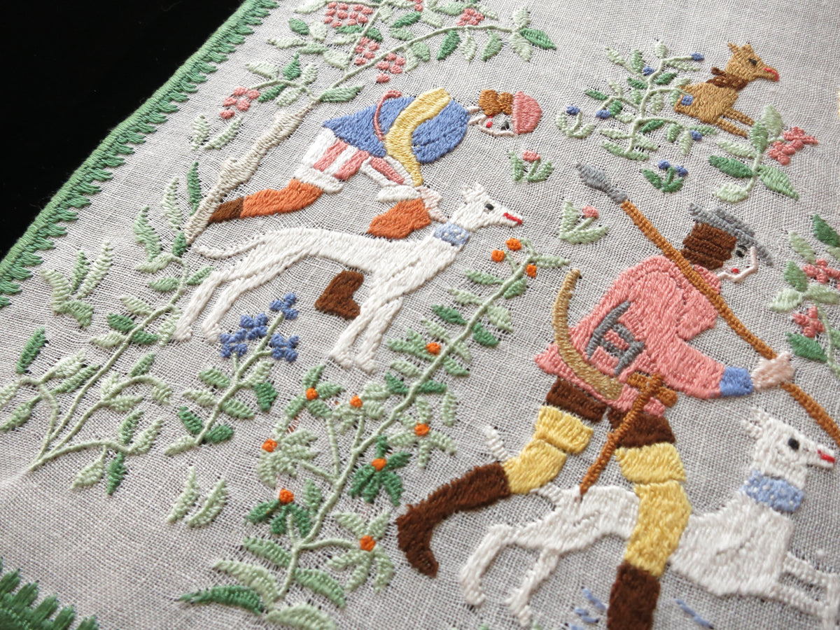 Unicorn Hunt Vintage Rapisardi Italian Embroidery Table Runner 15x32"