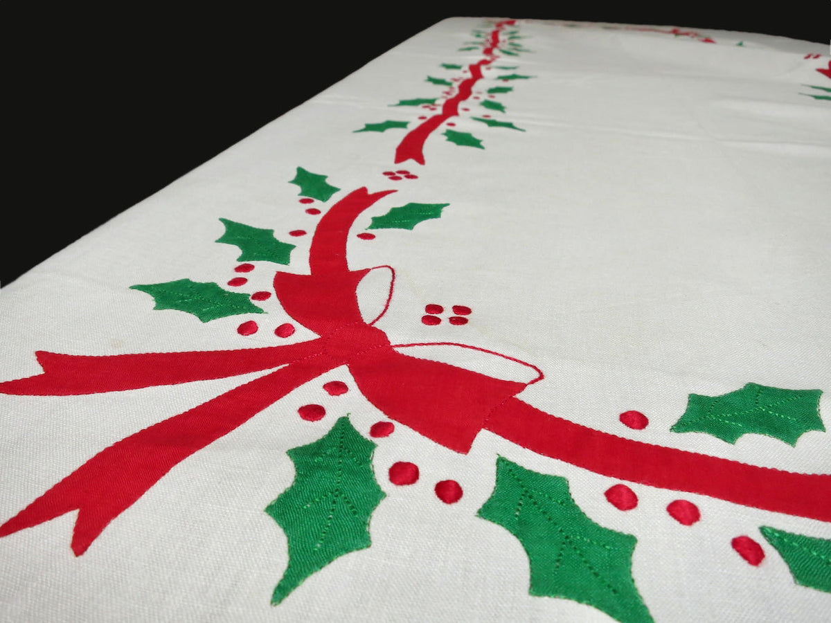 Bows &amp; Holly Vintage Madeira Holiday Linen Tablecloth, 64x100&quot;