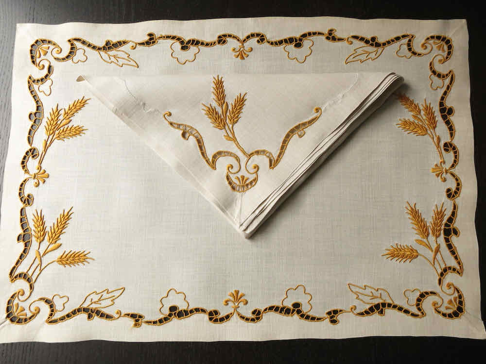 Golden Wheat Vintage Madeira 16pc Linen Placemat Set for 8