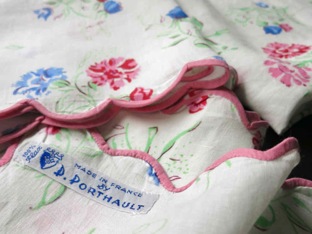 Pretty Vintage D Porthault Fine Vintage Linen Tablecloth & 4 Napkins