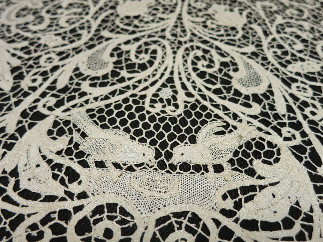 Birds Nest w/ Eggs Antique Italian Lace Table Runner 16x52"