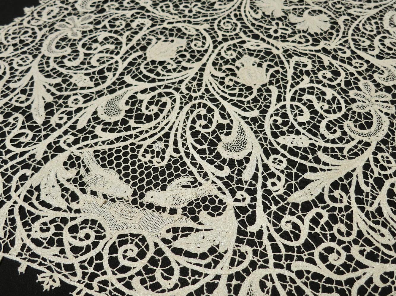 Birds Nest w/ Eggs Antique Italian Lace Table Runner 16x52"