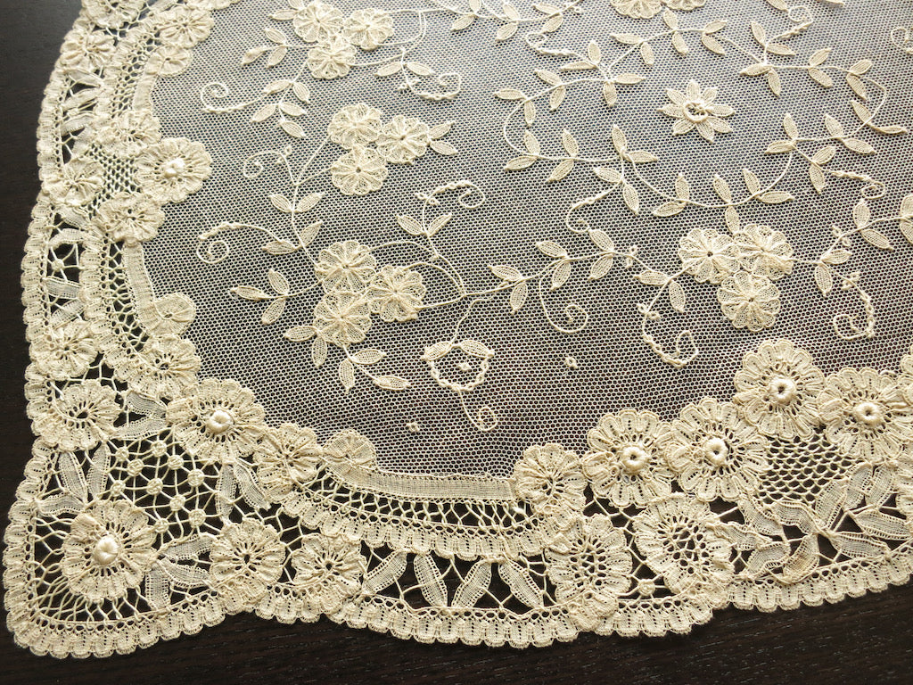 Pretty Antique Princess Lace Doily or Tray Cover 11x17&quot;