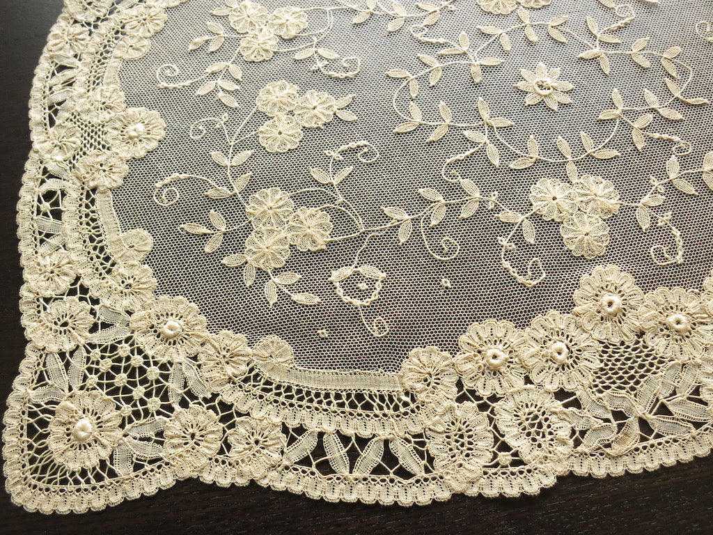 Pretty Antique Princess Lace Doily or Tray Cover 11x17"