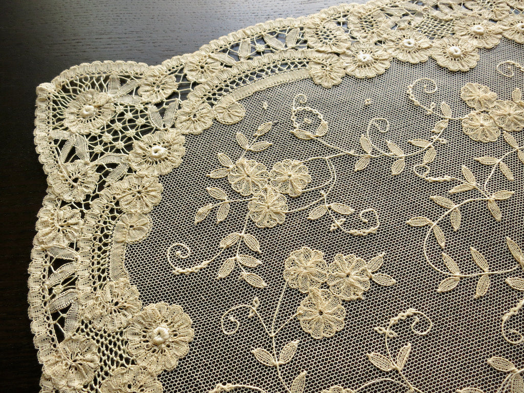 Pretty Antique Princess Lace Doily or Tray Cover 11x17"