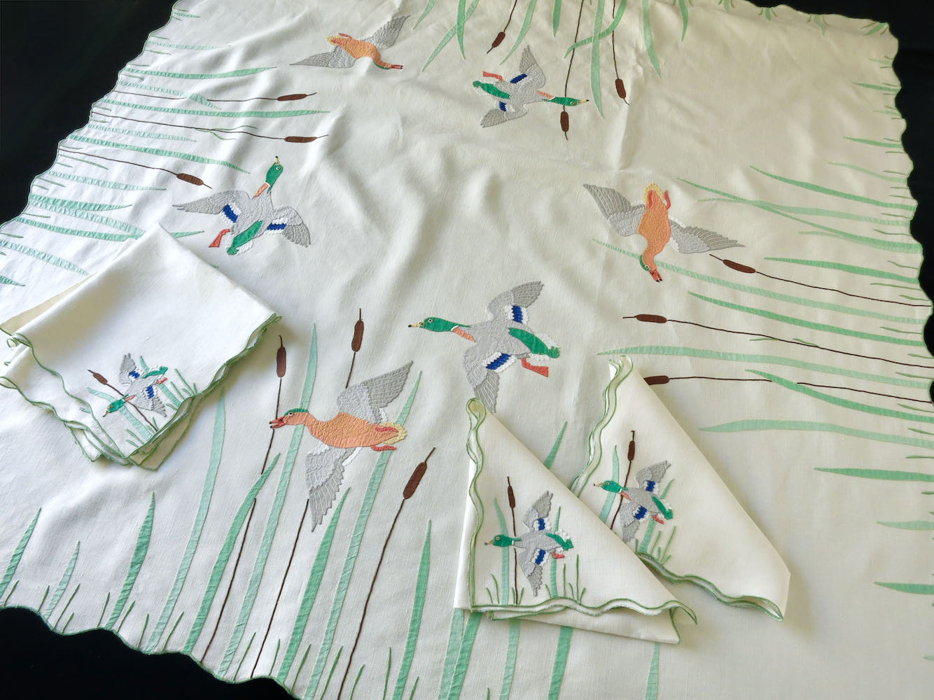 Mallards Over the Marsh Vintage Madeira 43x44" Tablecloth & 6 Napkins