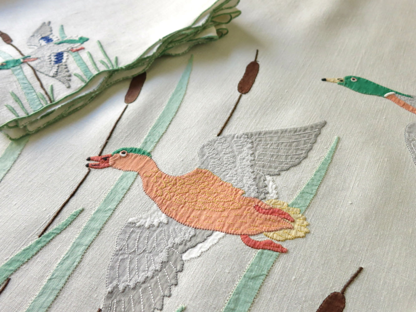 Mallards Over the Marsh Vintage Madeira 43x44" Tablecloth & 6 Napkins