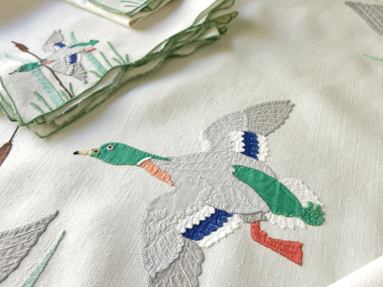Mallards Over the Marsh Vintage Madeira 43x44" Tablecloth & 6 Napkins