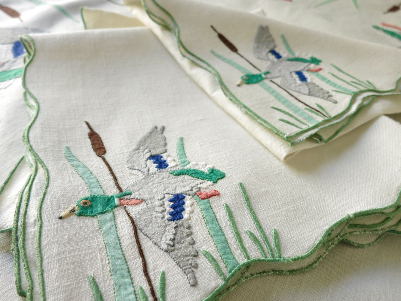 Mallards Over the Marsh Vintage Madeira 43x44" Tablecloth & 6 Napkins
