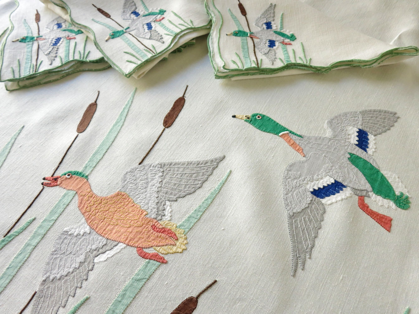 Mallards Over the Marsh Vintage Madeira 43x44" Tablecloth & 6 Napkins