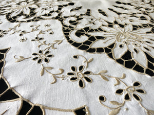 Pretty Cutwork Vintage Madeira Linen Tablecloth Topper 40x41"