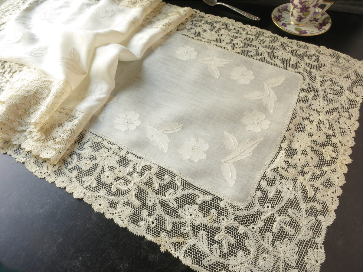 Belgian Renaissance Lace Vintage 25pc Placemat Set for 12