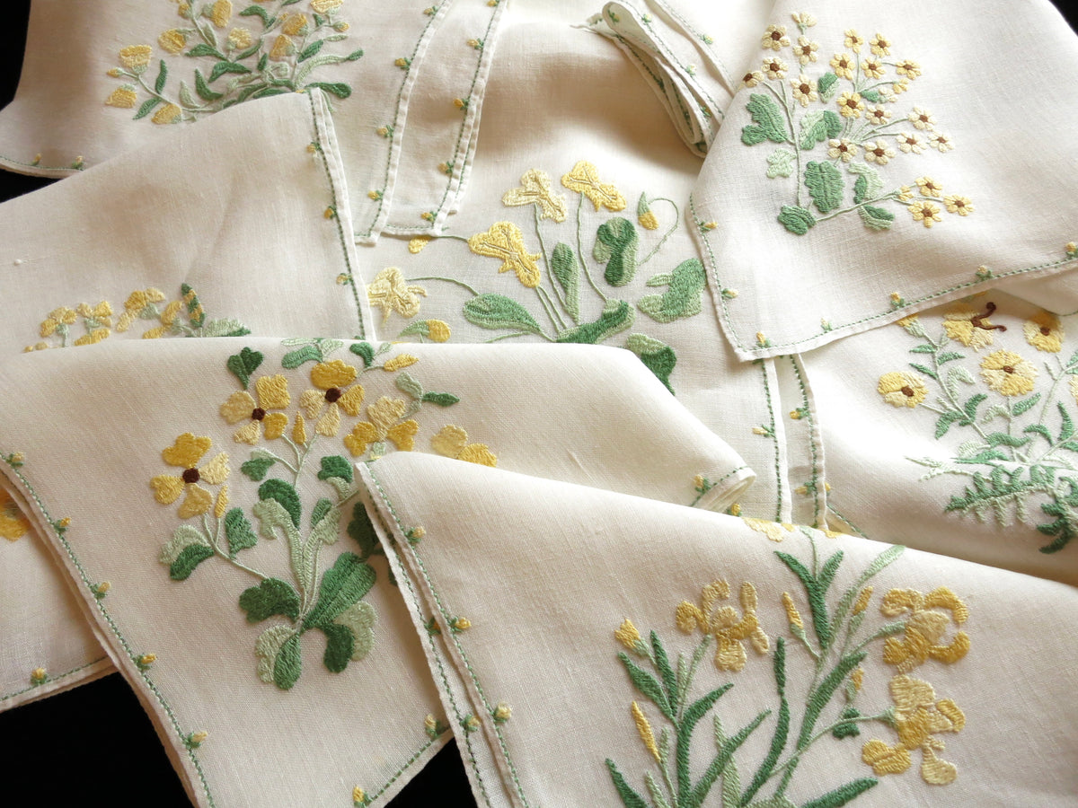 A Garden of Yellow Flowers Vintage Rapisardi Italian Embroidery - 12 Napkins
