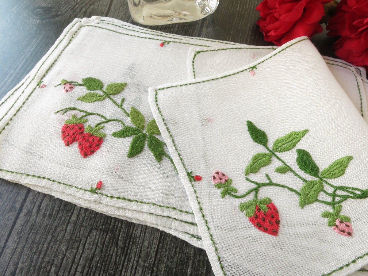 Strawberries Vintage Rapisardi Italian Linen Cocktail Napkins ~ Set of 10