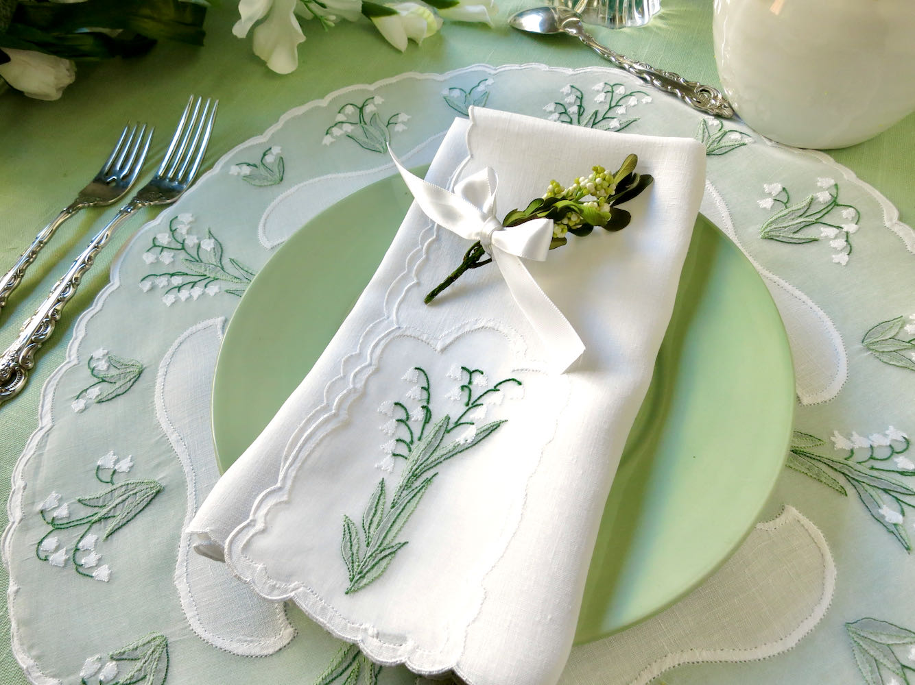 Lily of the Valley Vintage Madeira 16pc Placemat Set for 8