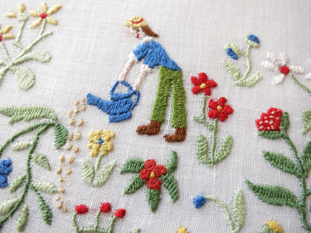 Gardener's Delight Italian Embroidery Linen Table Runner Baroness Rapisardi