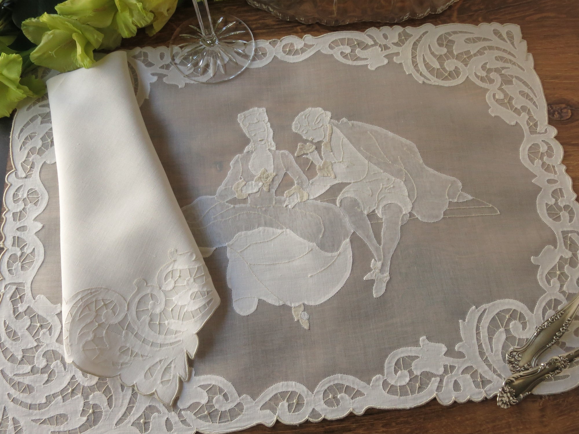 Romance Vintage Madeira 16pc Placemat Set for 8