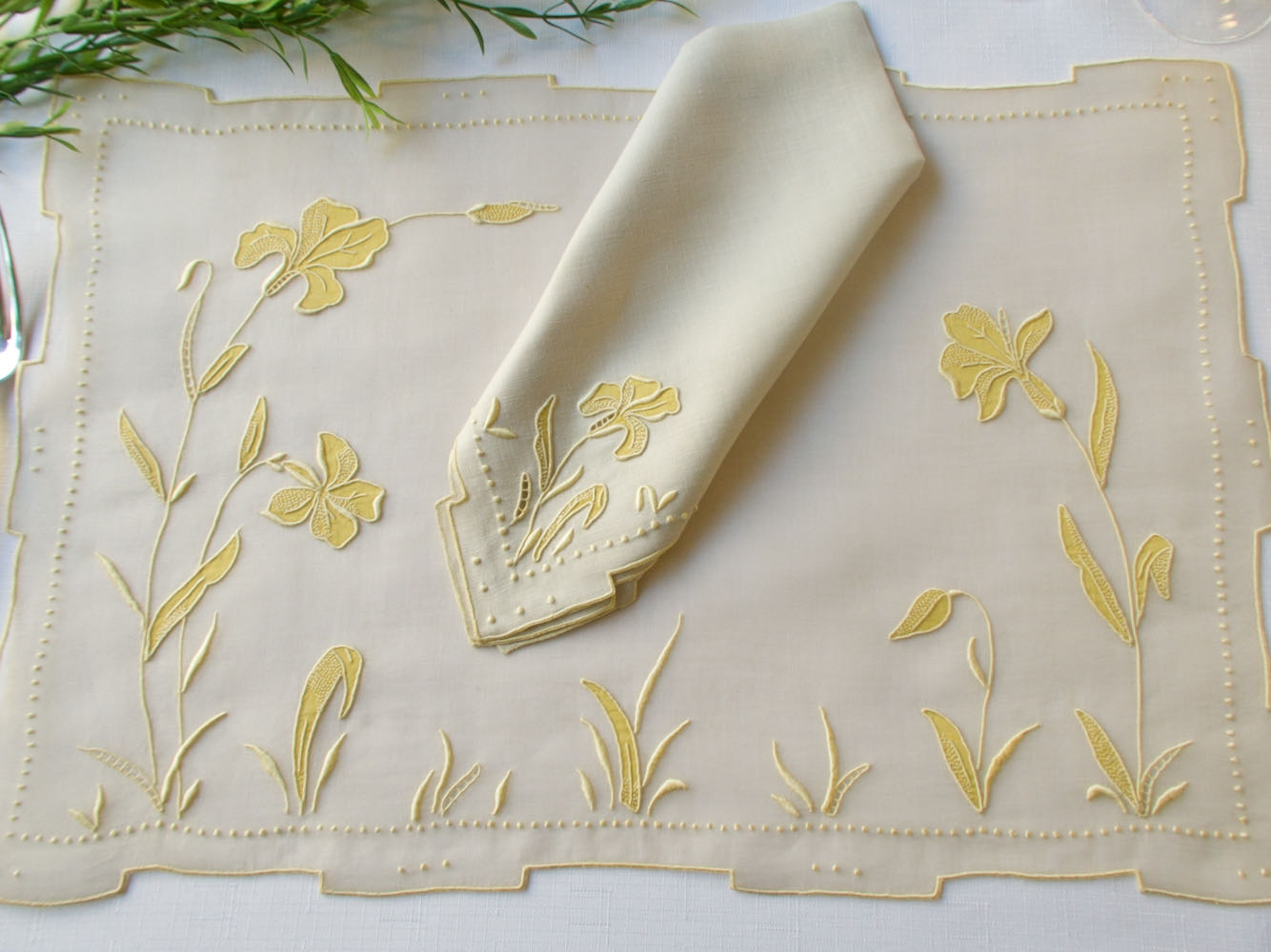 "Iris" in Yellow Vintage Marghab Madeira 17pc Placemat Set for 8