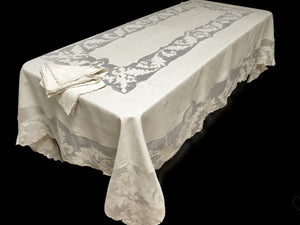 Acanthus Leaves Vintage Madeira Tablecloth & 12 Napkins, 68x106