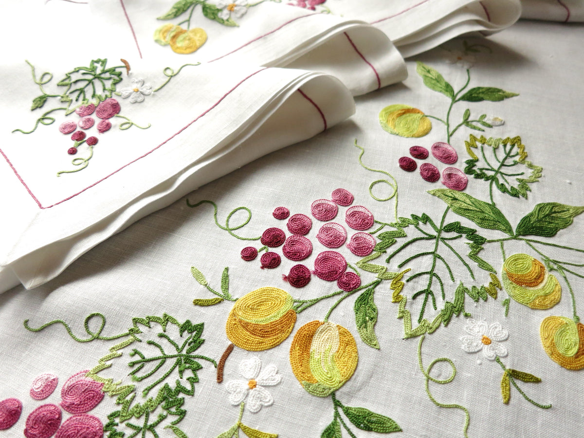 Colorful Fruits Vintage French Embroidered 42x43&quot; Tablecloth plus 4 Napkins