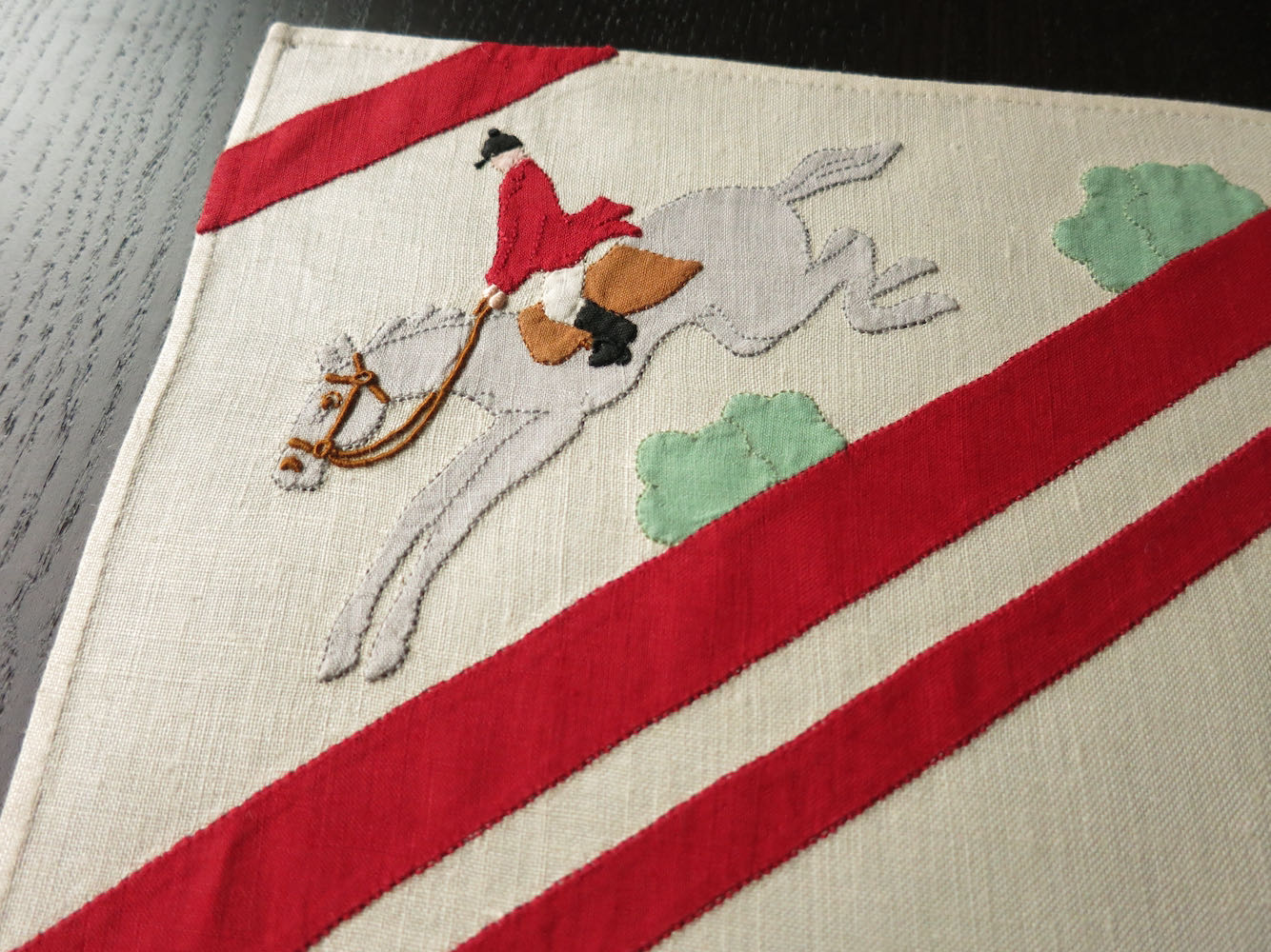 Hound & Hunt Vintage Hand Embroidered Linen 3pc Breakfast Set