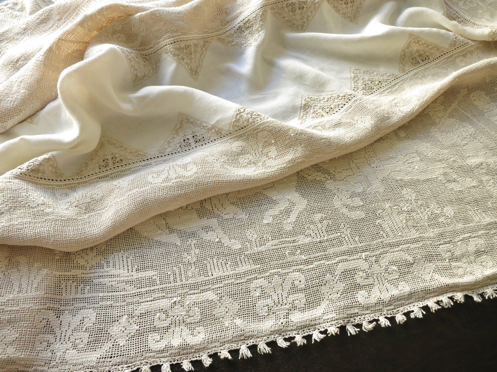 Medieval Hunt Antique Italian Buratto Lace Tablecloth 64x108