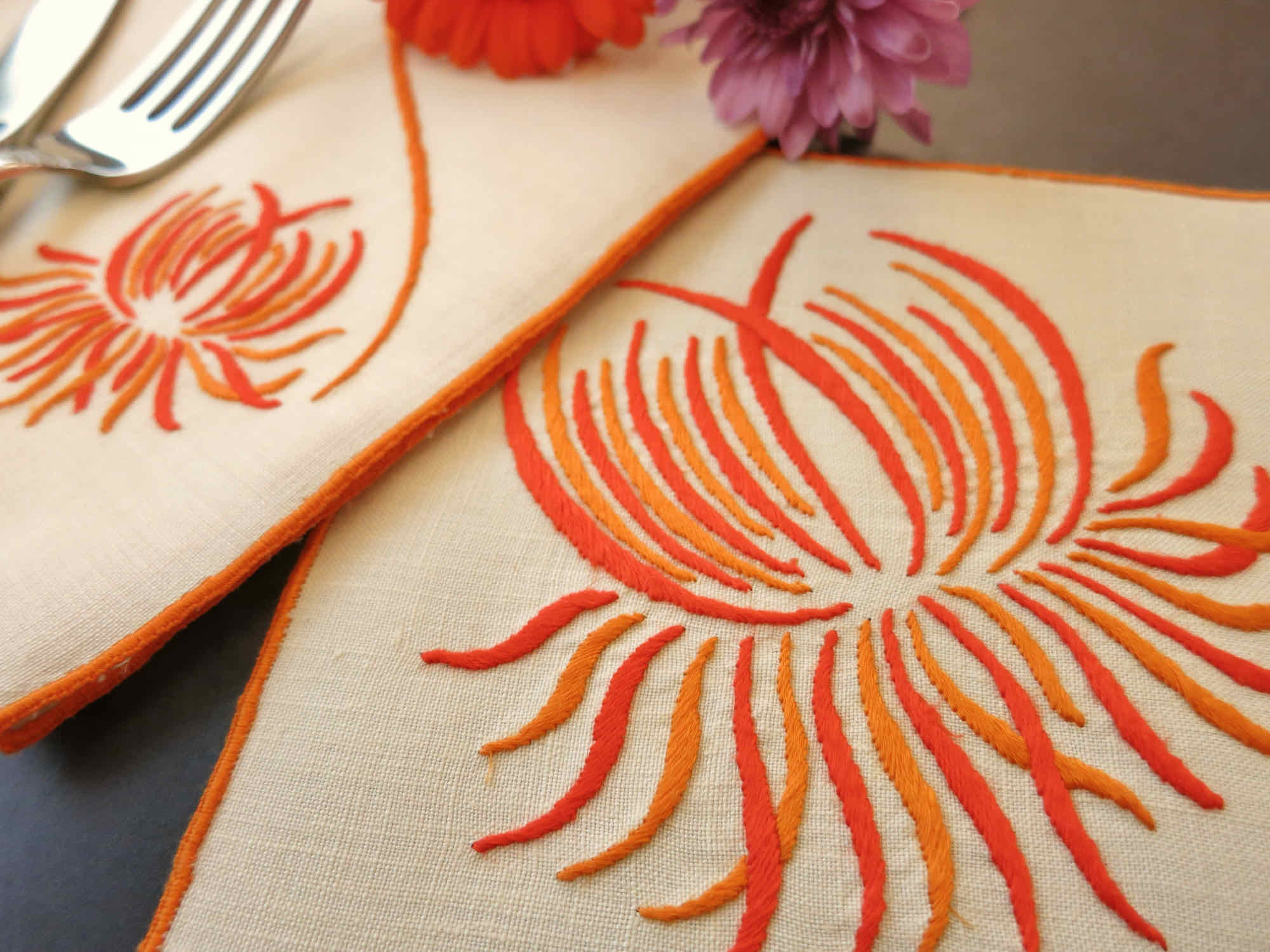 "Chrysanthemum" Marghab Vintage Linen Placemat Set for 8
