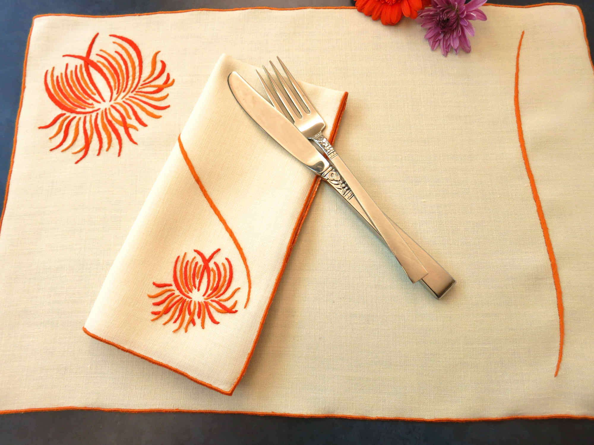 "Chrysanthemum" Marghab Vintage Linen Placemat Set for 8