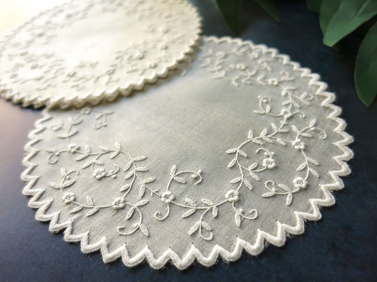 Dainty Vintage Embroidered Cocktail Rounds Napkins - Set of 4
