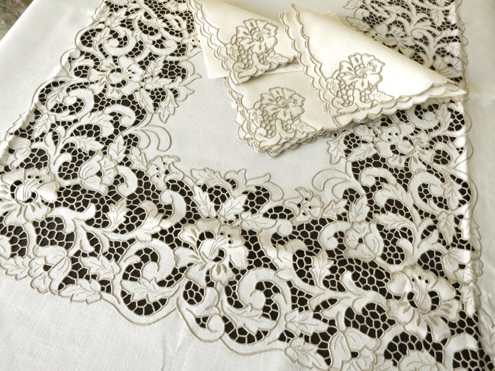 Flowers in Cutwork Vintage Madeira Linen Tablecloth 12 Napkins 68x100"