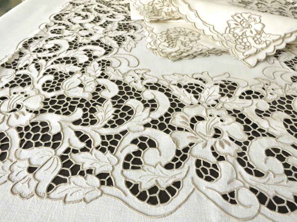 Flowers in Cutwork Vintage Madeira Linen Tablecloth 12 Napkins 68x100"