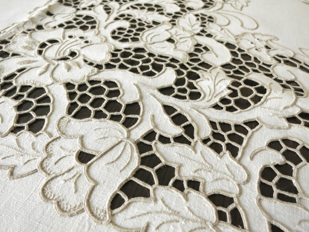 Flowers in Cutwork Vintage Madeira Linen Tablecloth 12 Napkins 68x100"