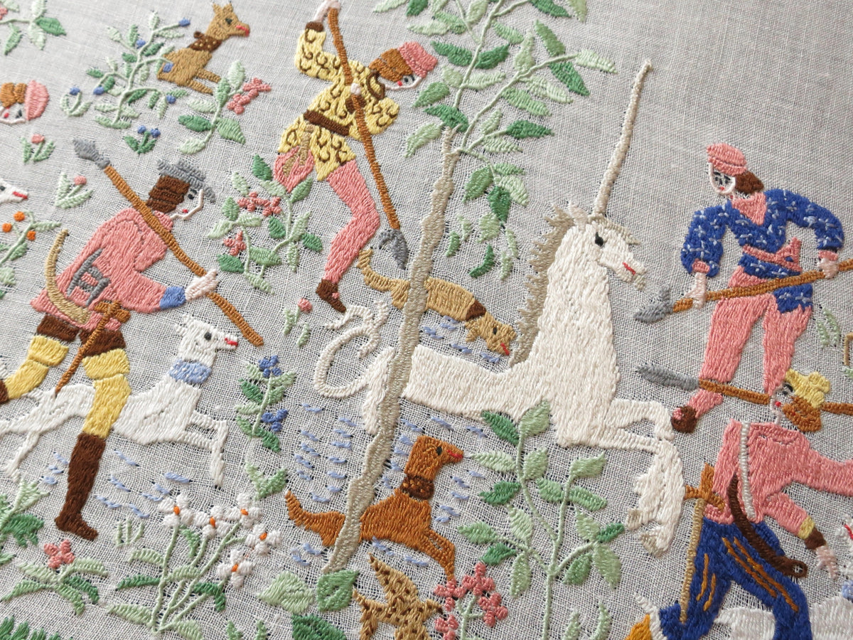 Unicorn Hunt Vintage Rapisardi Italian Embroidery Table Runner 15x32"